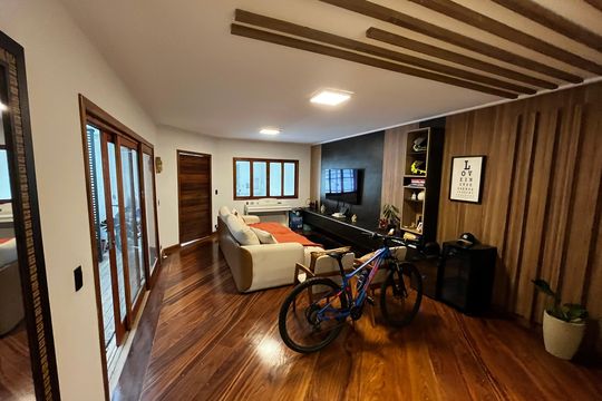 Sala de casa à venda com 3 quartos, 250m² em Vila Paiva, São Paulo