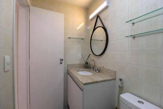 Banheiro de apartamento para alugar com 1 quarto, 46m² em Vila Nova Conceição, São Paulo
