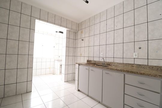 Cozinha de apartamento para alugar com 3 quartos, 95m² em Santa Mônica, Uberlândia