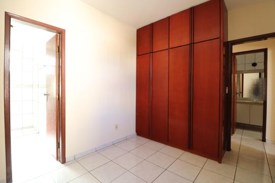 Suíte de apartamento para alugar com 3 quartos, 95m² em Santa Mônica, Uberlândia