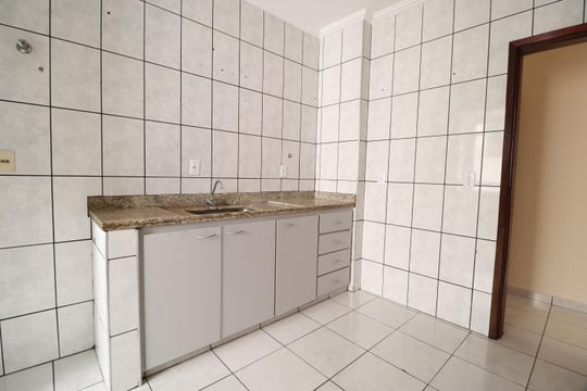 Cozinha de apartamento para alugar com 3 quartos, 95m² em Santa Mônica, Uberlândia