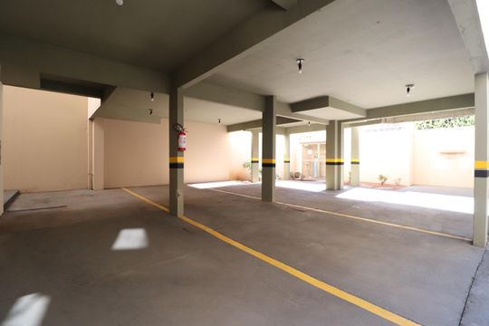 Garagem de apartamento para alugar com 3 quartos, 95m² em Santa Mônica, Uberlândia