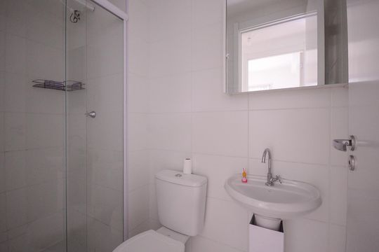 Banheiro  de apartamento para alugar com 2 quartos, 36m² em Parque Fongaro, São Paulo