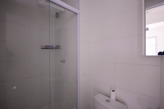 Banheiro  de apartamento para alugar com 2 quartos, 36m² em Parque Fongaro, São Paulo