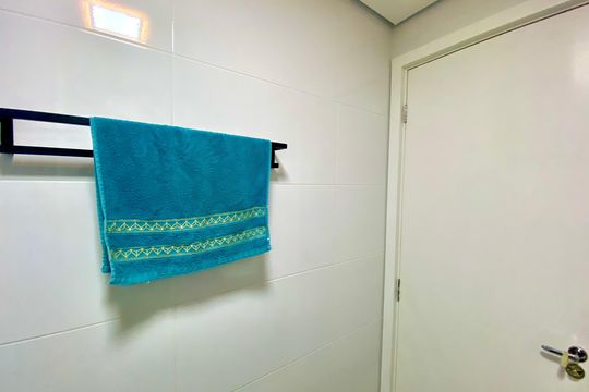 Banheiro social de apartamento à venda com 2 quartos, 69m² em Vila São Ricardo, Guarulhos