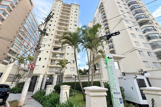 Fachada  de apartamento para alugar com 2 quartos, 60m² em Campo Belo, São Paulo