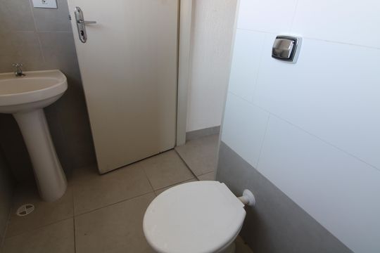 Banheiro social de casa para alugar com 1 quarto, 59m² em Penha de França, São Paulo