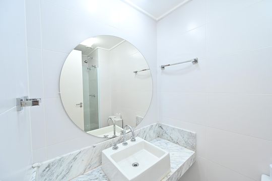 Banheiro Social de kitnet/studio para alugar com 1 quarto, 18m² em Vila Clementino, São Paulo