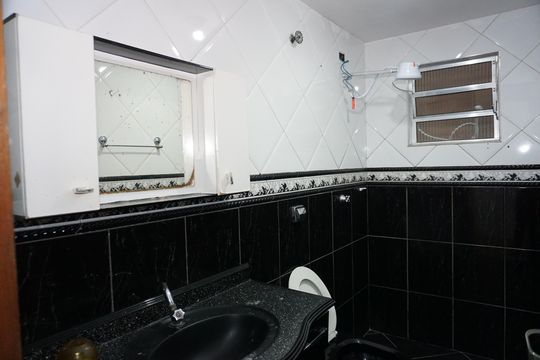 Banheiro social de casa para alugar com 3 quartos, 120m² em Jardim Vista Alegre, Embu das Artes