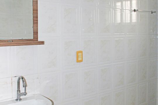 Banheiro de serviço de casa de condomínio à venda com 5 quartos, 680m² em Vila Savian, Vinhedo