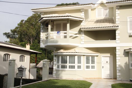 Fachada de casa de condomínio à venda com 5 quartos, 680m² em Vila Savian, Vinhedo