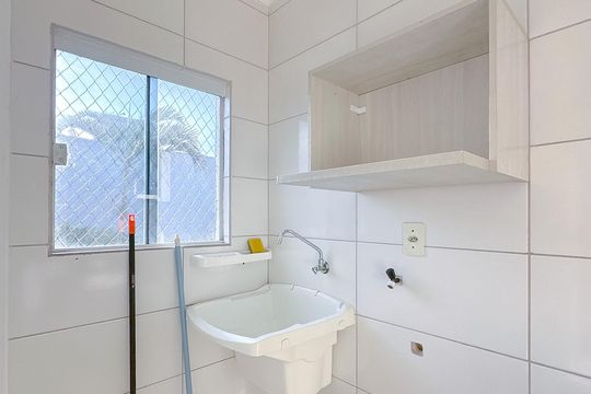 Área de serviço de apartamento para alugar com 2 quartos, 55m² em Ingleses do Rio Vermelho, Florianópolis