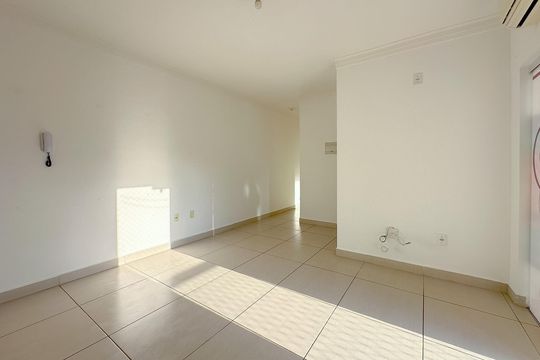 Sala de apartamento para alugar com 2 quartos, 55m² em Ingleses do Rio Vermelho, Florianópolis