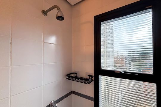 Banheiro de apartamento para alugar com 2 quartos, 64m² em Sumaré, São Paulo
