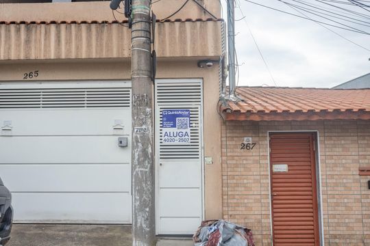 Fachada + placa  de casa para alugar com 1 quarto, 60m² em Vila Florida, São Bernardo do Campo