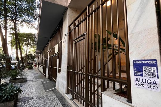 Placa de apartamento para alugar com 3 quartos, 71m² em Copacabana, Rio de Janeiro