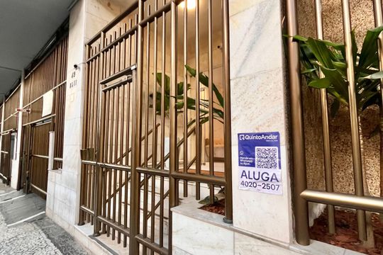 Placa de apartamento para alugar com 3 quartos, 71m² em Copacabana, Rio de Janeiro