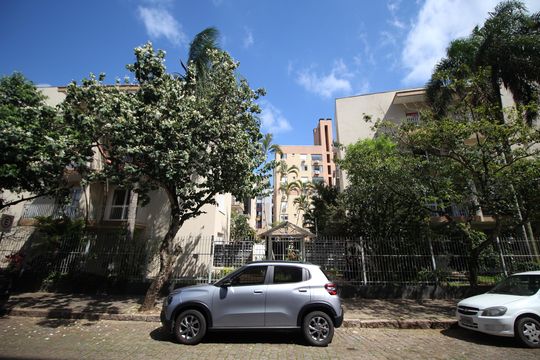 Fachada de apartamento para alugar com 0 quarto, 37m² em Boa Vista, Porto Alegre