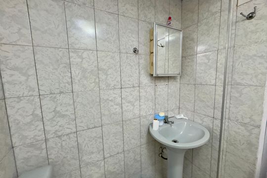 Banheiro de apartamento para alugar com 1 quarto, 28m² em Jardim Flor da Montanha, Guarulhos