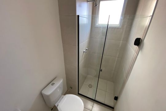 Banheiro Social de apartamento à venda com 2 quartos, 48m² em Del Castilho, Rio de Janeiro