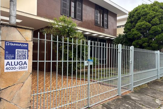 Fachada de casa para alugar com 3 quartos, 240m² em Planalto Paulista, São Paulo