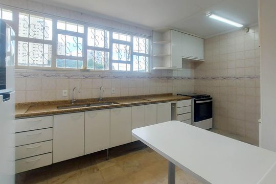 Cozinha de casa à venda com 4 quartos, 280m² em Vila Ipojuca, São Paulo