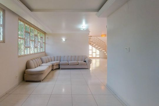 Casa à venda com 4 quartos, 280m² em Vila Ipojuca, São Paulo