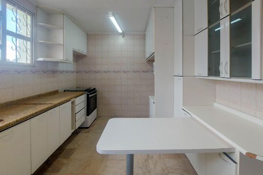 Cozinha de casa à venda com 4 quartos, 280m² em Vila Ipojuca, São Paulo