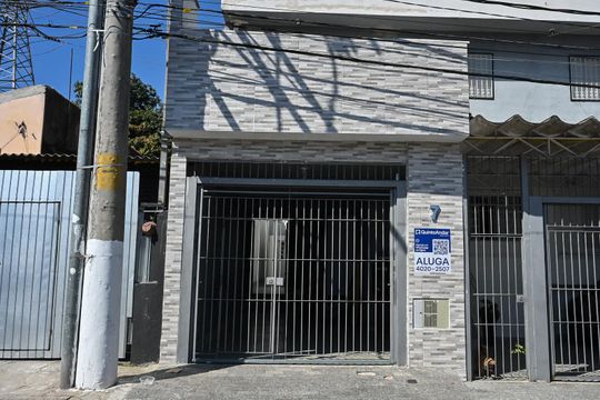 Fachada de casa para alugar com 1 quarto, 36m² em Jardim Taboao, São Paulo