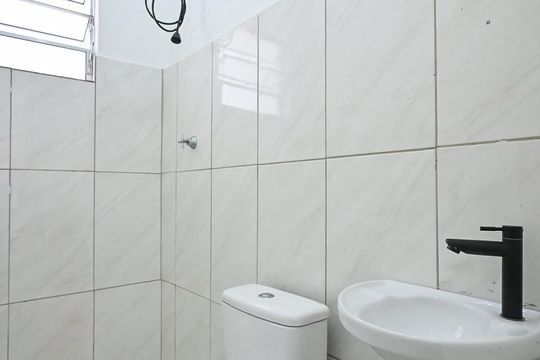 Banheiro de casa para alugar com 2 quartos, 53m² em Jardim Taboao, São Paulo