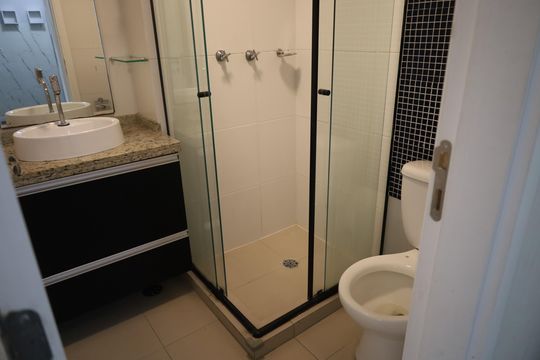 Banheiro de apartamento à venda com 1 quarto, 39m² em Vila Castelo, São Paulo