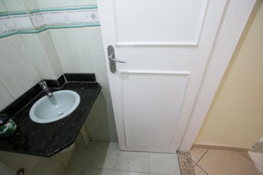 Lavabo de casa à venda com 3 quartos, 110m² em Curicica, Rio de Janeiro