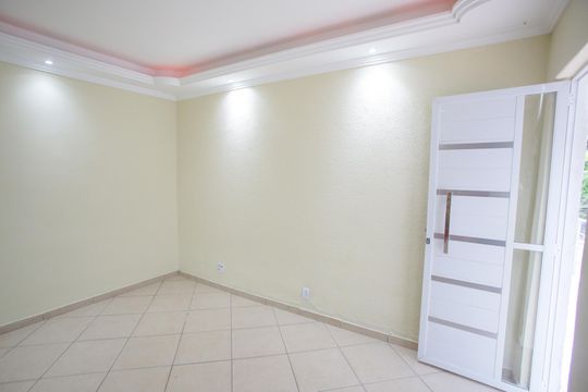 Sala de casa à venda com 3 quartos, 110m² em Curicica, Rio de Janeiro