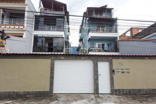 Fachada de casa à venda com 3 quartos, 110m² em Curicica, Rio de Janeiro