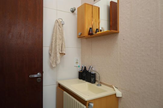 Banheiro social de casa de condomínio à venda com 2 quartos, 64m² em Vila Regina, São Paulo