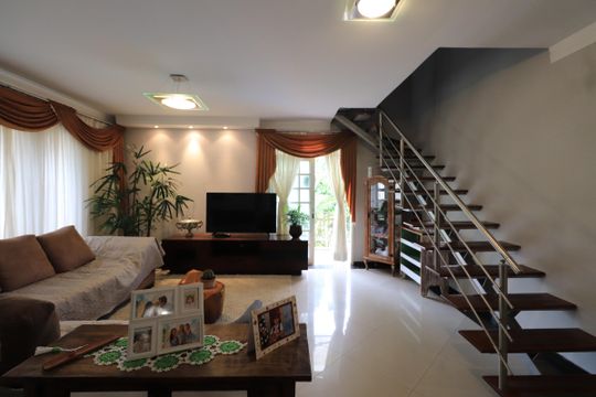 Casa à venda com 3 quartos, 660m² em Jardim Textil, São Paulo