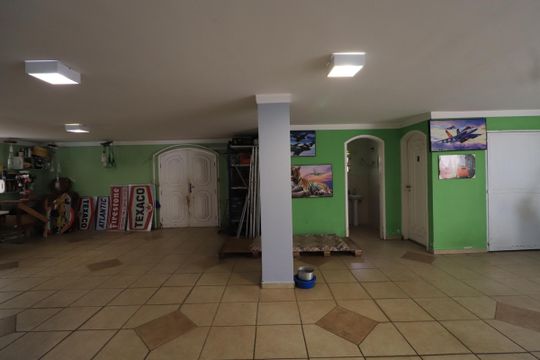 Garagem de casa à venda com 3 quartos, 660m² em Jardim Textil, São Paulo