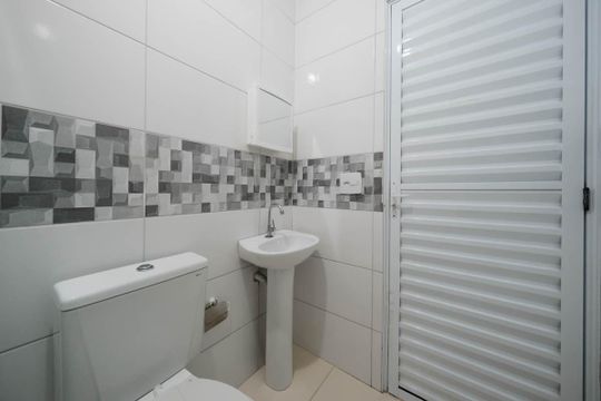 Banheiro de casa para alugar com 1 quarto, 40m² em Vila Dalila, São Paulo