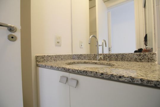 Banheiro Suíte de apartamento para alugar com 2 quartos, 68m² em Vila Suzana, São Paulo