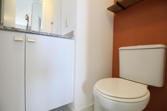 Banheiro  de apartamento para alugar com 2 quartos, 68m² em Vila Suzana, São Paulo