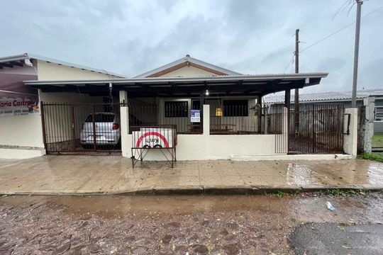 Fachada  de casa para alugar com 2 quartos, 50m² em Vicentina, São Leopoldo