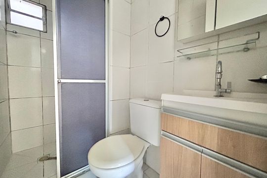 Banheiro de apartamento à venda com 2 quartos, 64m² em Santos Dumont, São Leopoldo