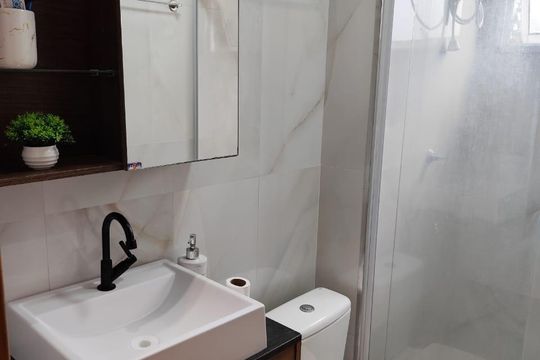 Banheiro de apartamento à venda com 2 quartos, 42m² em Vila Izabel, Guarulhos