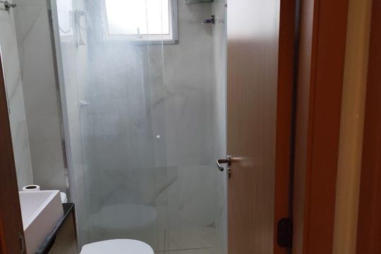 Banheiro de apartamento à venda com 2 quartos, 42m² em Vila Izabel, Guarulhos