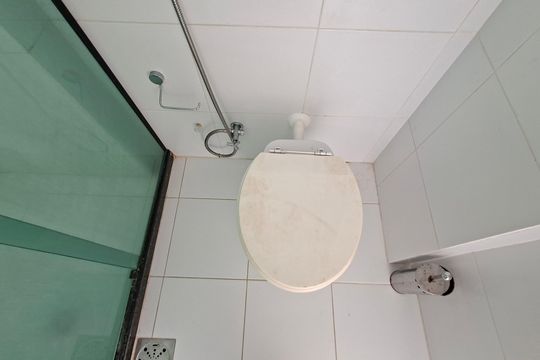 Banheiro social  de apartamento para alugar com 1 quarto, 60m² em Amaralina, Salvador