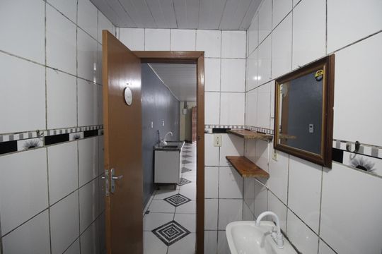Banheiro de casa para alugar com 3 quartos, 220m² em Rubem Berta, Porto Alegre