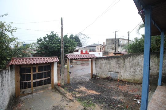 Quintal de casa para alugar com 3 quartos, 220m² em Rubem Berta, Porto Alegre