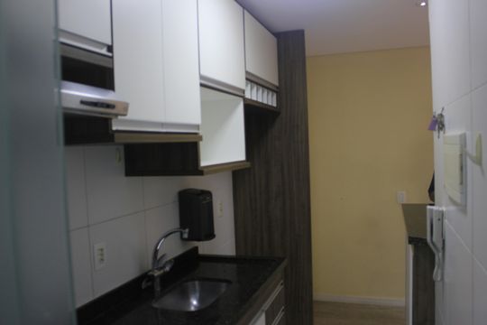 Cozinha  de apartamento à venda com 3 quartos, 56m² em Cocaia, Guarulhos