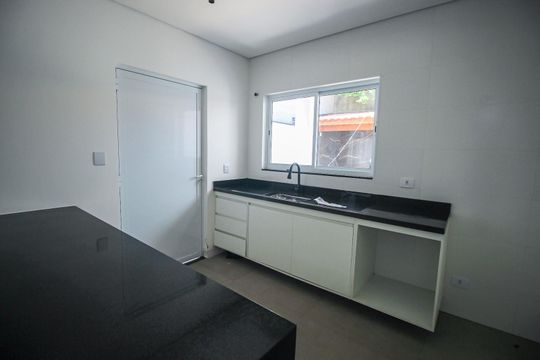 Cozinha de casa à venda com 3 quartos, 125m² em Jardim Mirna, Taboão da Serra
