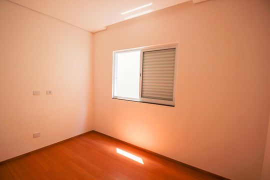 Quarto 2 de casa à venda com 3 quartos, 125m² em Jardim Mirna, Taboão da Serra